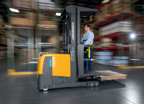 Side View of an Operator Driving the EKS 324 High-Leve Order Picker in a Warehouse