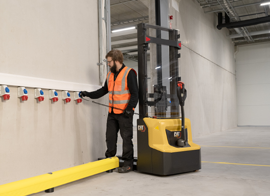 CLT Walkie Reach Stacker Web Images6